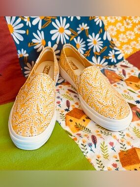 Keds Slip-On Sneakers Size 7 Yellow Floral Canvas Casual Shoes NWOT